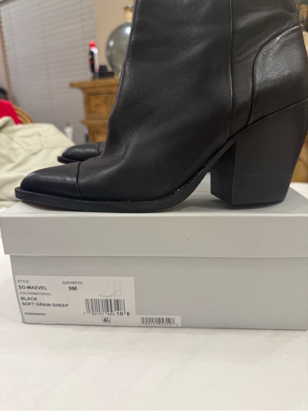 Sole Society Black Leather Block Heel Zip Ankle Boots -Size 9